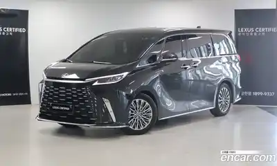 Lexus LM 500h Royal