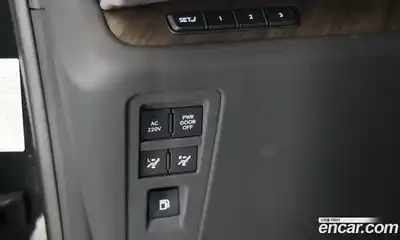 Lexus LM 2025 2.4 гидро в Москве № 1548935, миниатюра 11