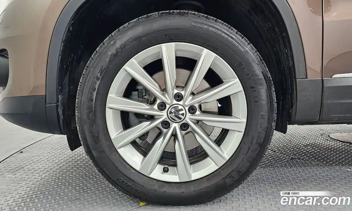 Volkswagen Tiguan 2014 2.0 гидро в Москве № 1549153, фото 5