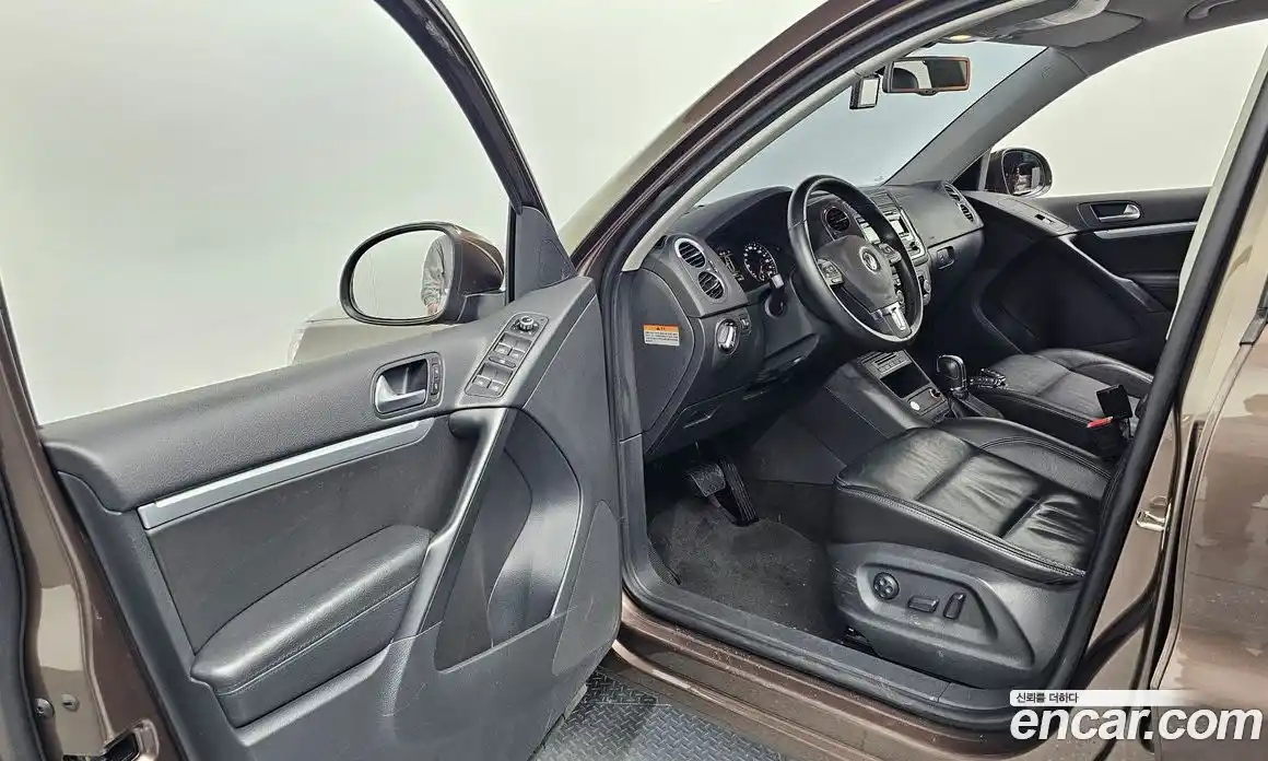 Volkswagen Tiguan 2014 2.0 гидро в Москве № 1549153, фото 10