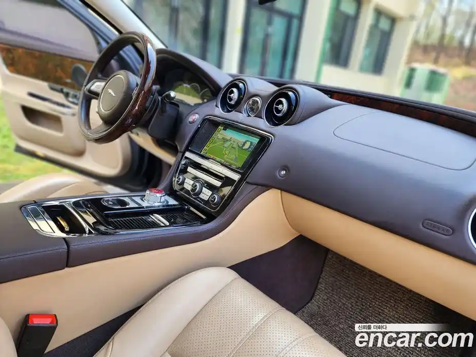 Jaguar XJ 2015 3.0 гидро в Москве № 1550924, фото 13
