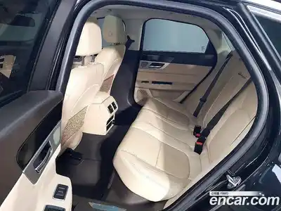 Jaguar XF 2017 2.0 гидро в Москве № 1550960, миниатюра 9