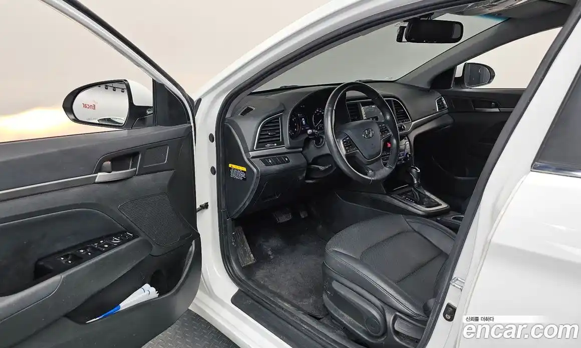 Hyundai Avante 2016 1.6 гидро в Москве № 1537516, фото 10