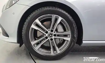 Mercedes-Benz E-Class 2022 2.0 гидро в Москве № 1545511, миниатюра 5
