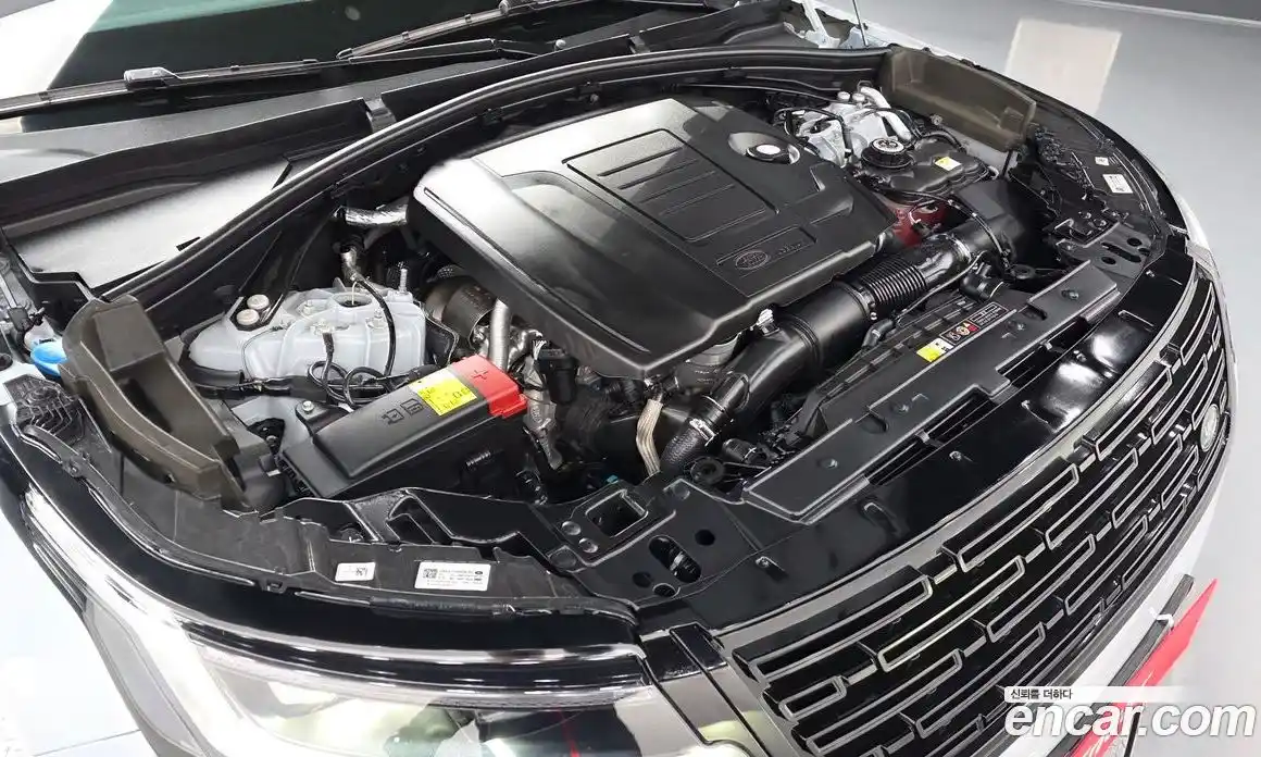 Land Rover Range-Rover Velar 2024 2.0 гидро в Москве № 1547460, фото 6