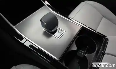 Land Rover Range-Rover Velar 2024 2.0 гидро в Москве № 1547460, миниатюра 9