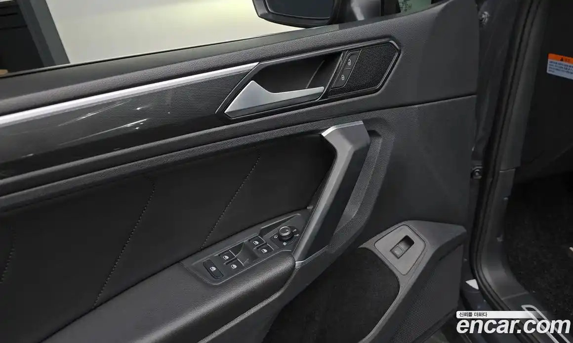 Volkswagen Tiguan 2018 2.0 гидро в Москве № 1549176, фото 15