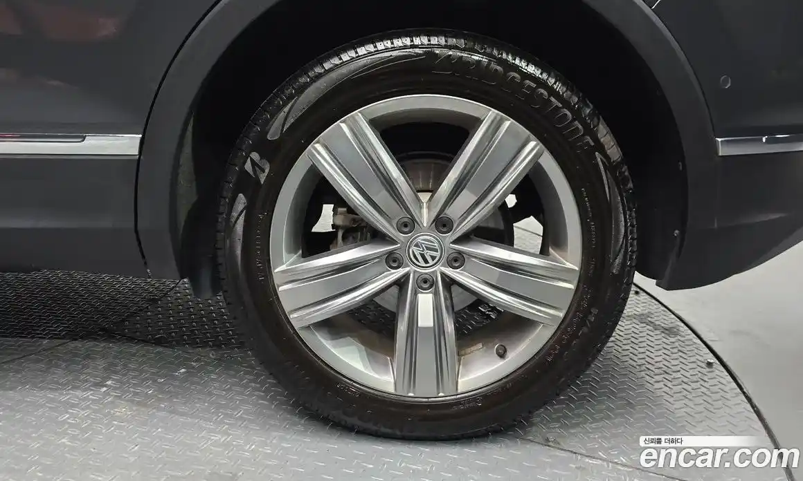 Volkswagen Tiguan 2018 2.0 гидро в Москве № 1549176, фото 5