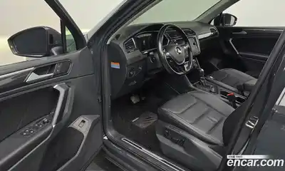 Volkswagen Tiguan 2018 2.0 гидро в Москве № 1549176, миниатюра 10