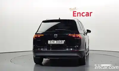 Volkswagen Tiguan 2018 2.0 гидро в Москве № 1549404, миниатюра 4