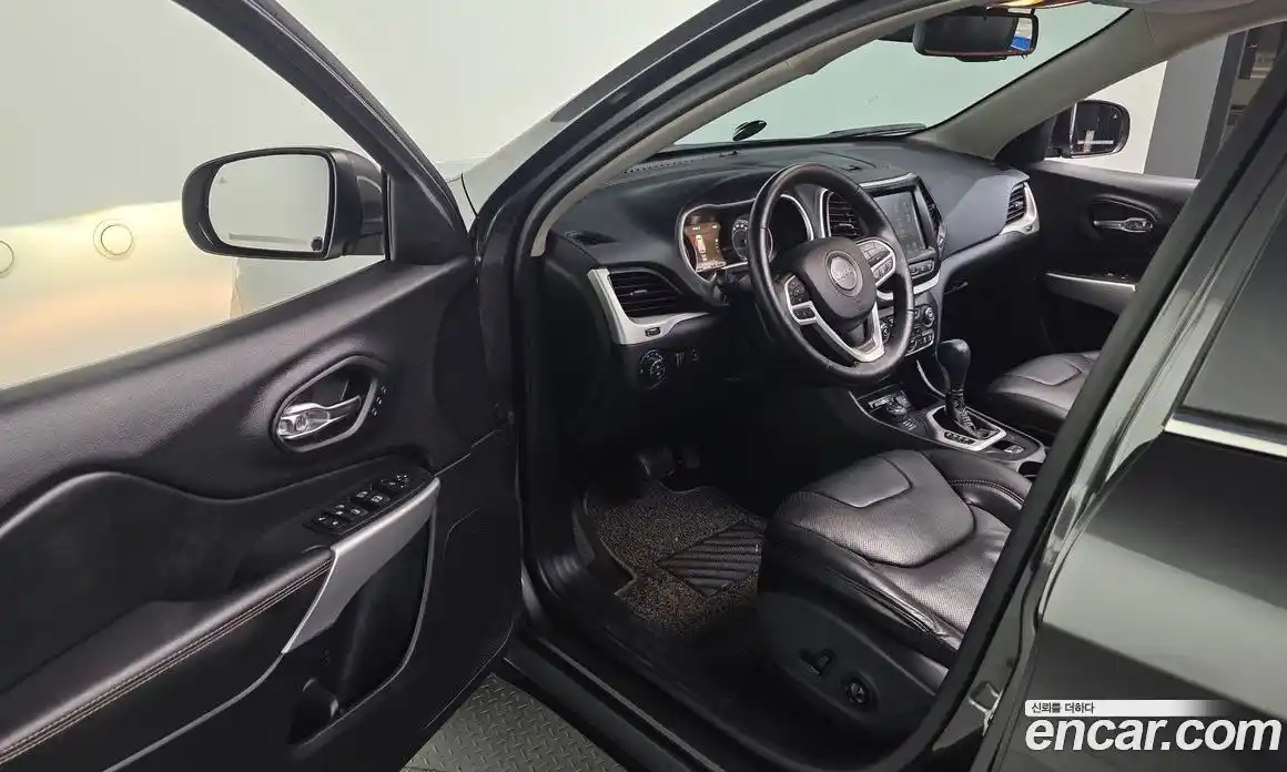Jeep Cherokee 2017 2.2 гидро в Москве № 1549946, фото 11
