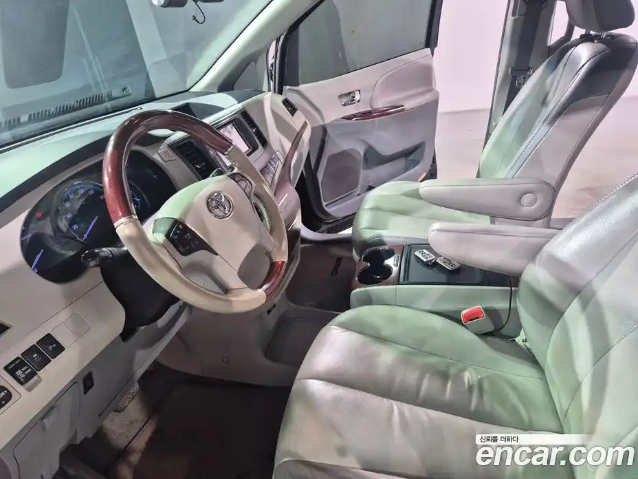 Toyota Sienna 2013 3.5 гидро в Москве № 170338, фото 10