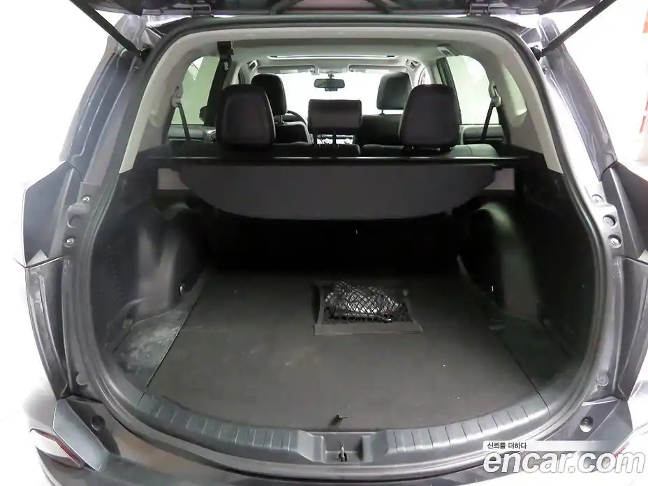 Toyota RAV4 2018 2.5 гидро в Москве № 1477161, фото 17