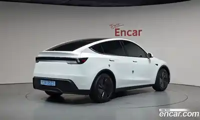 Tesla Model Y, 2025