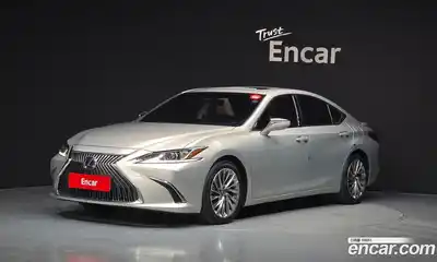 Lexus ES, 2019
