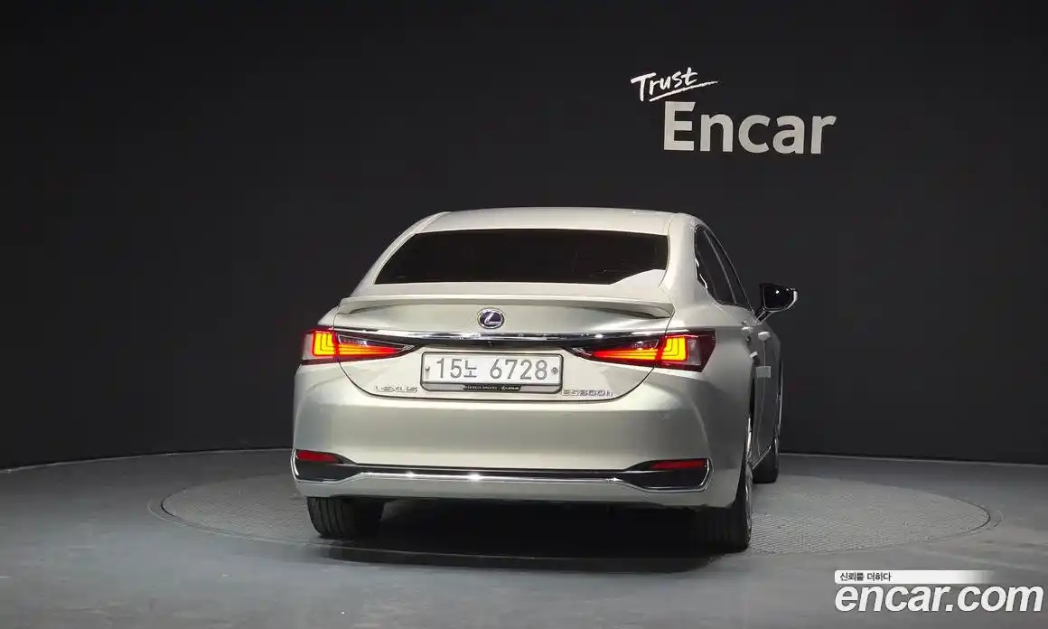 Lexus ES 2019 2.5 гидро в Москве № 1548894, фото 4
