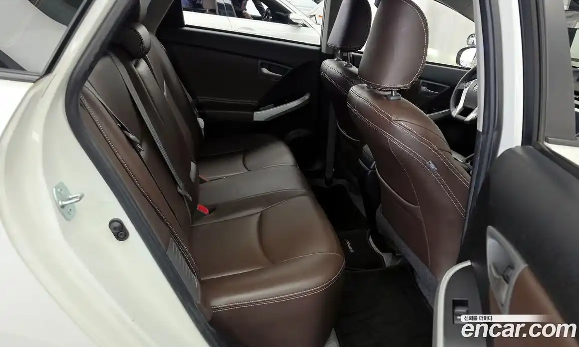 Toyota Prius 2015 1.8 гидро в Москве № 1550085, фото 11