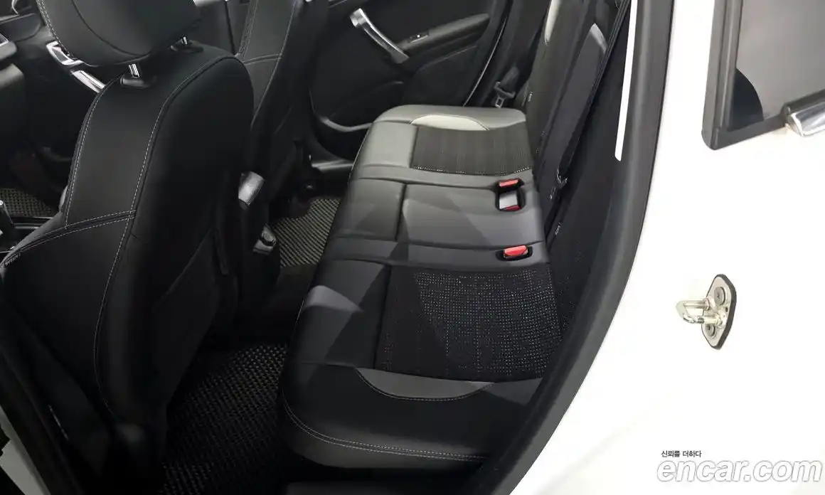 Peugeot 2008 2015 1.6 гидро в Москве № 1551163, фото 11