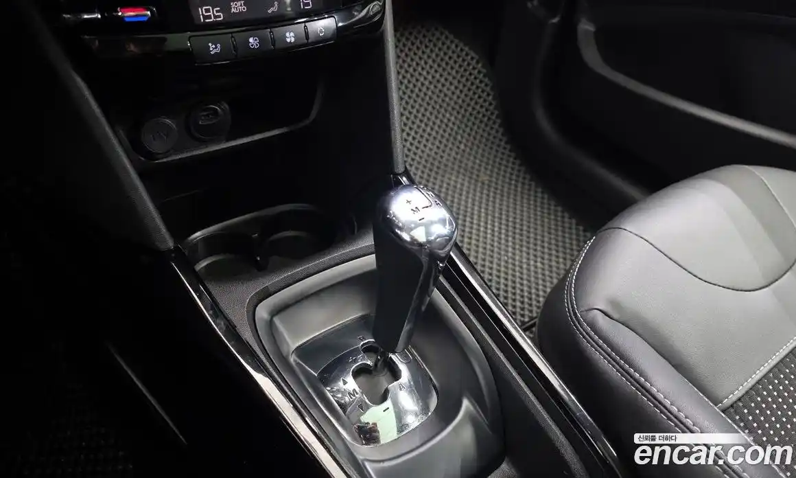 Peugeot 2008 2015 1.6 гидро в Москве № 1551163, фото 9