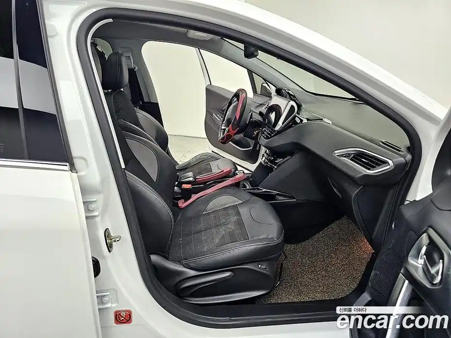 Peugeot 2008 2015 1.6 гидро в Москве № 1551165, фото 11