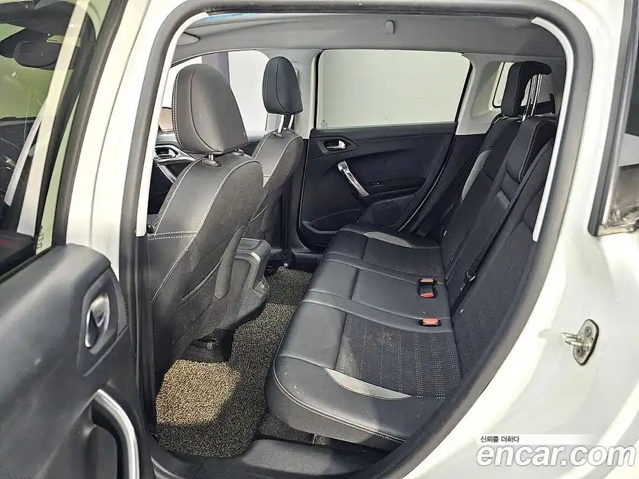 Peugeot 2008 2015 1.6 гидро в Москве № 1551165, фото 9