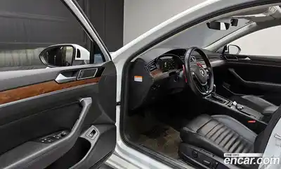 Volkswagen Passat 2018 2.0 гидро в Москве № 1623503, миниатюра 10