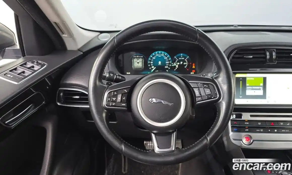 Jaguar F-Pace 2017 2.0 гидро в Москве № 1625578, фото 13