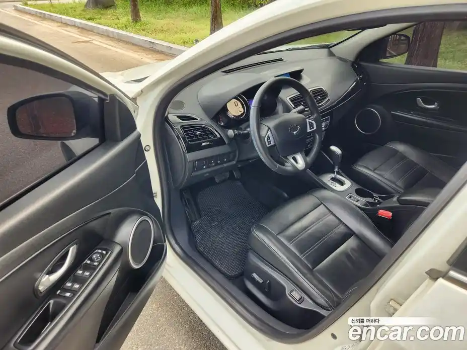 Renault SM3 2015 1.6 гидро в Москве № 1615582, фото 11