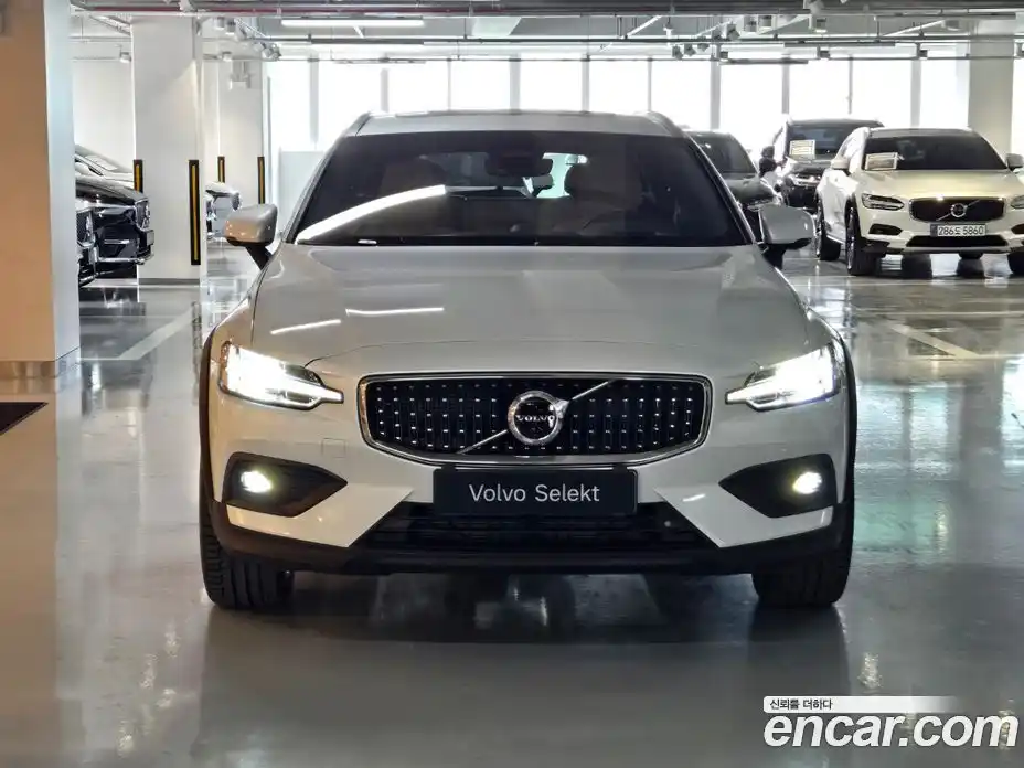 Volvo V60 2025 2.0 гидро в Москве № 1618795, фото 3