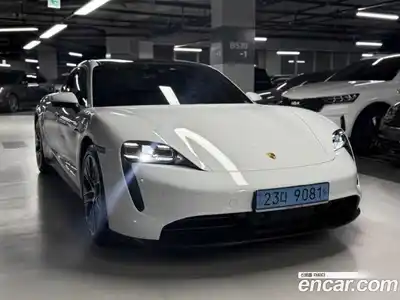 Porsche Taycan, 2022