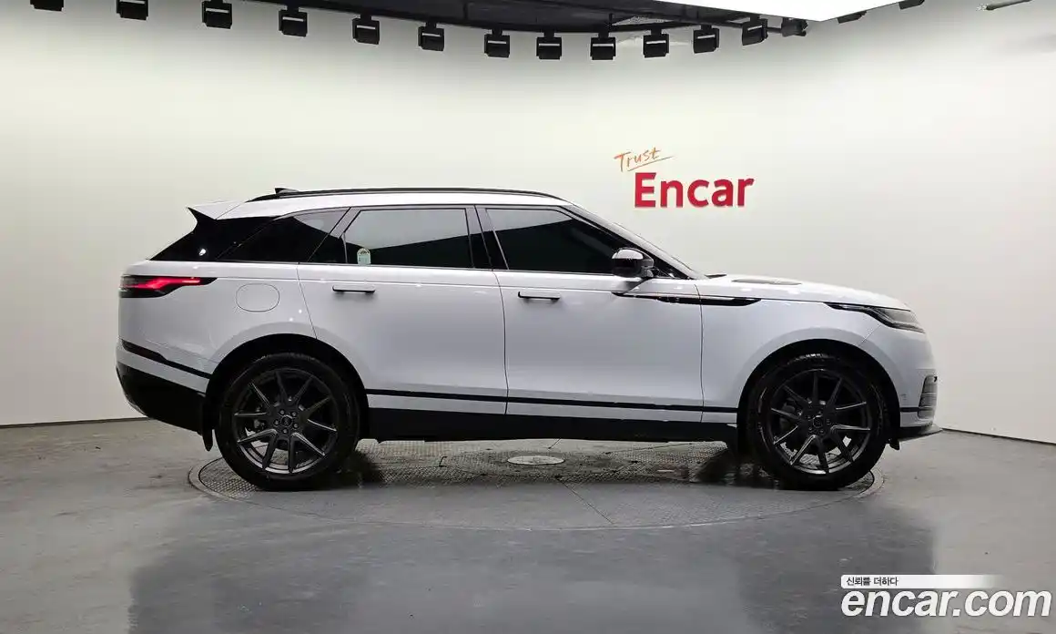 Land Rover Range-Rover Velar 2025 3.0 гидро в Москве № 1619366, фото 6