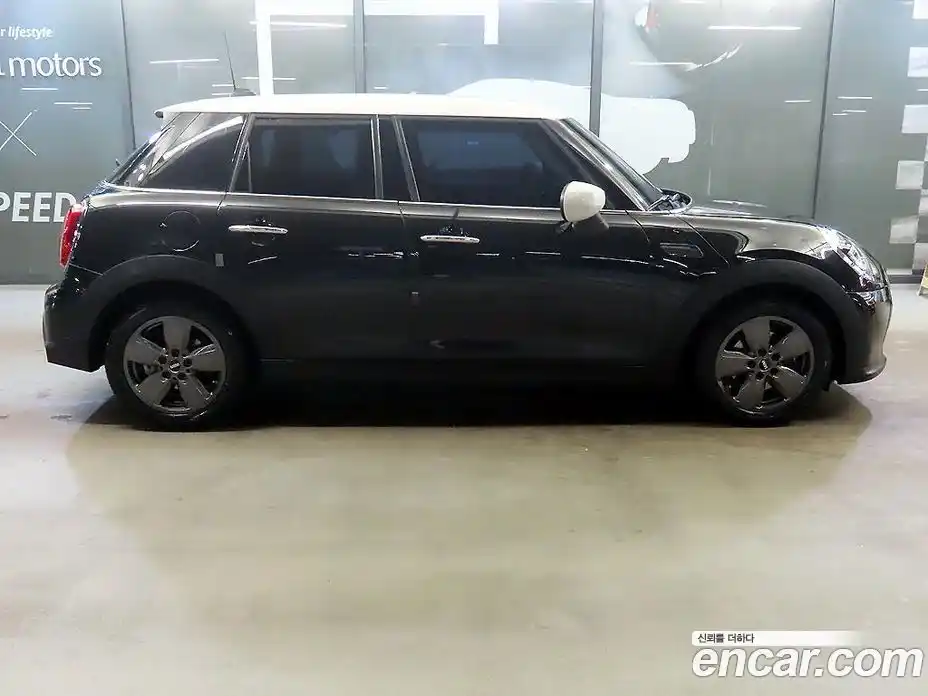 Mini Cooper 2023 1.5 гидро в Москве № 1622264, фото 3