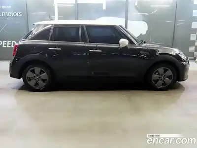 Mini Cooper 2023 1.5 гидро в Москве № 1622264, миниатюра 3