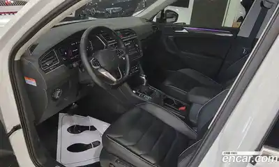 Volkswagen Tiguan 2023 2.0 гидро в Москве № 1622990, миниатюра 10
