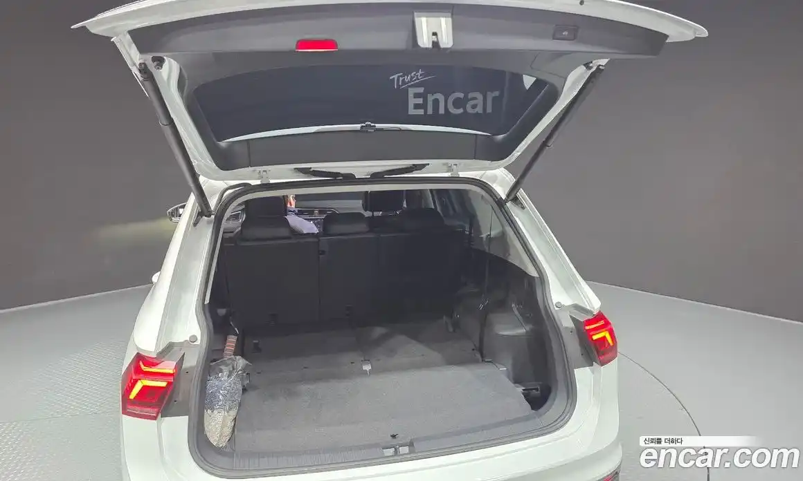 Volkswagen Tiguan 2023 2.0 гидро в Москве № 1623090, фото 20