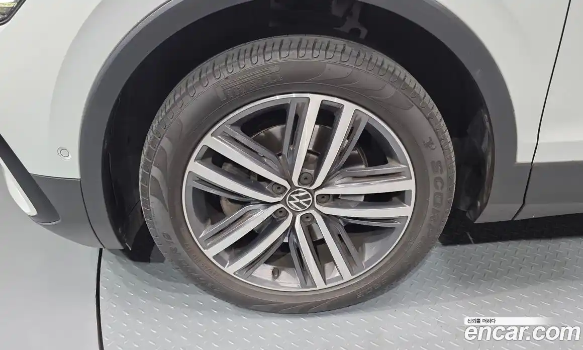 Volkswagen Tiguan 2023 2.0 гидро в Москве № 1623090, фото 5