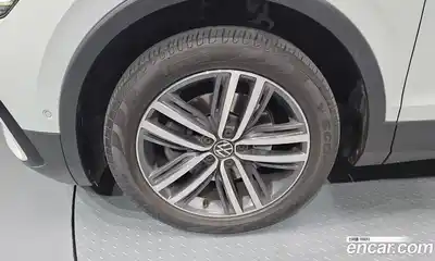 Volkswagen Tiguan 2023 2.0 гидро в Москве № 1623090, миниатюра 5