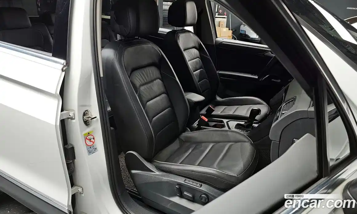 Volkswagen Tiguan 2019 2.0 гидро в Москве № 1623318, фото 11