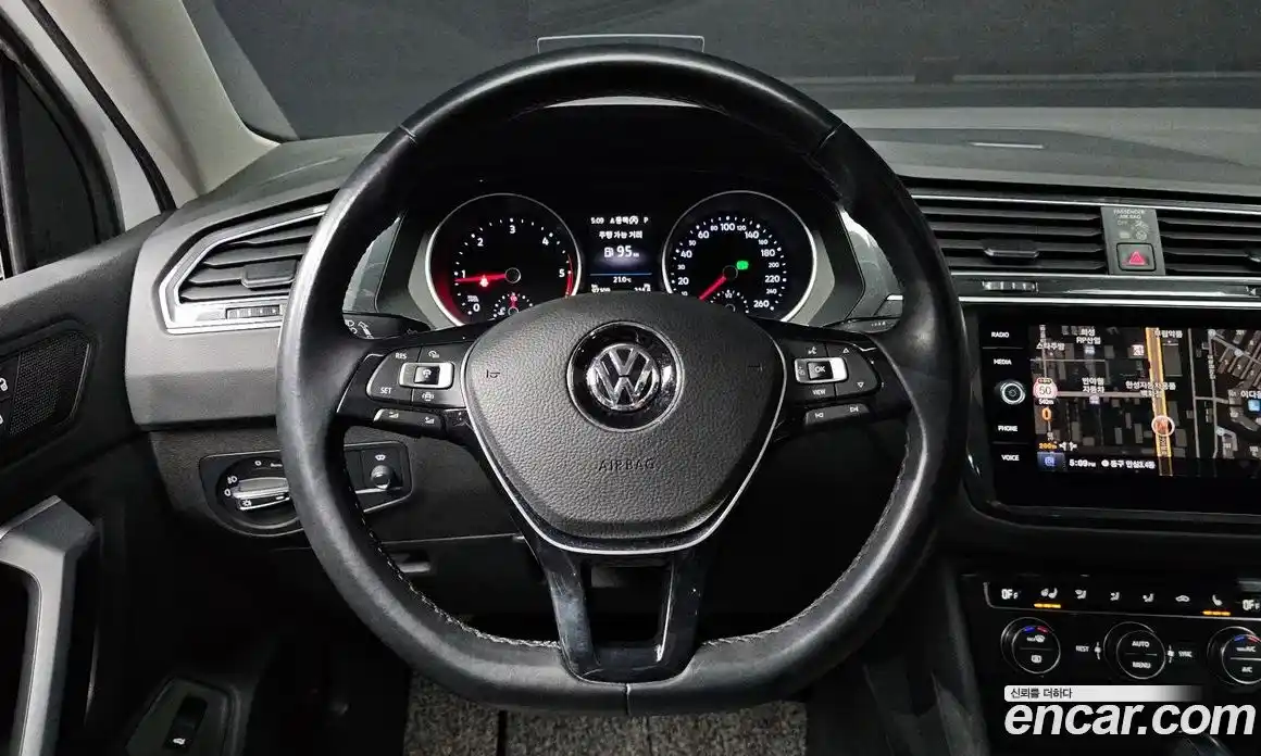 Volkswagen Tiguan 2019 2.0 гидро в Москве № 1623318, фото 13