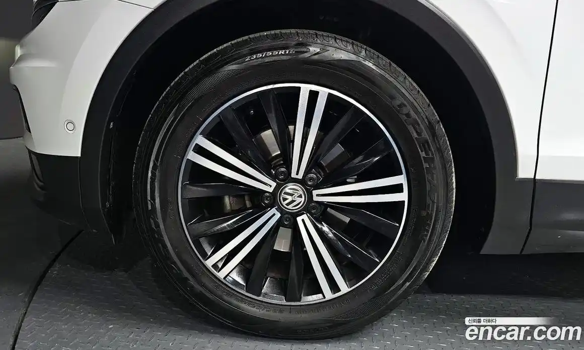 Volkswagen Tiguan 2019 2.0 гидро в Москве № 1623318, фото 5