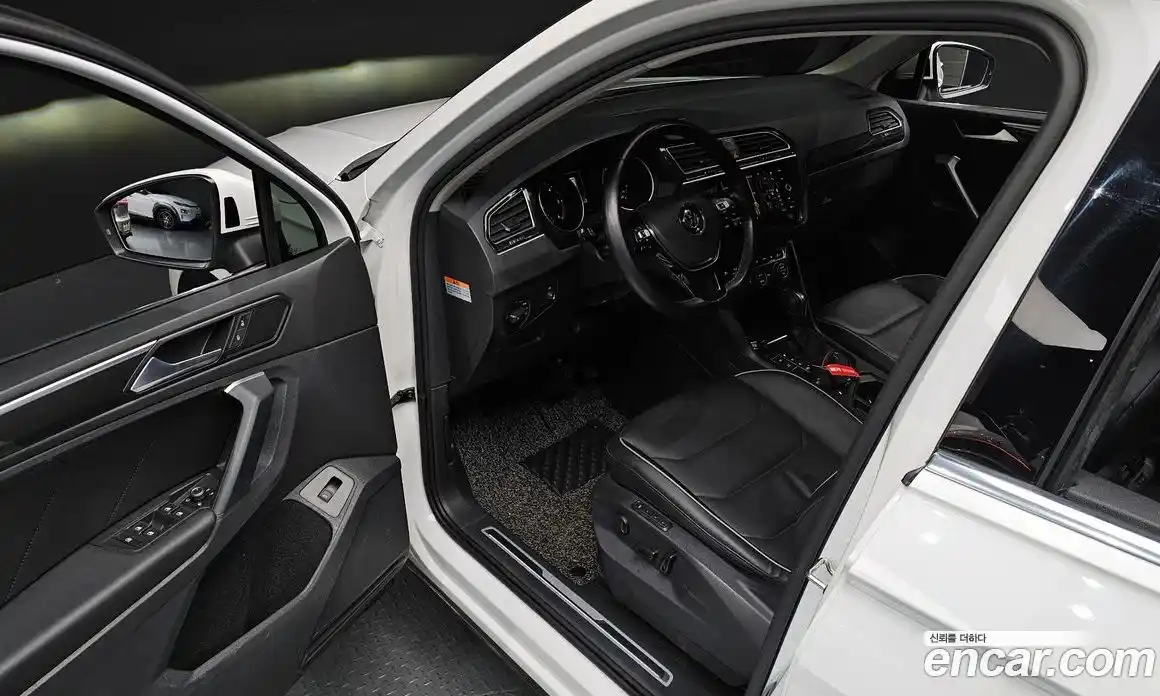 Volkswagen Tiguan 2019 2.0 гидро в Москве № 1623318, фото 10
