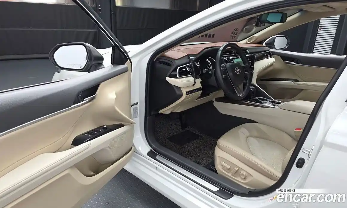 Toyota Camry 2018 2.5 гидро в Москве № 1624413, фото 10