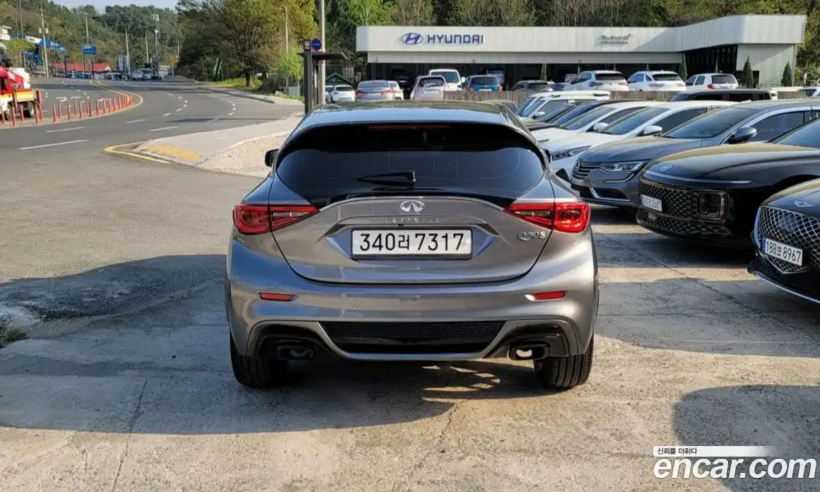 Infiniti Q30 2017 2.0 гидро в Москве № 1625776, фото 4