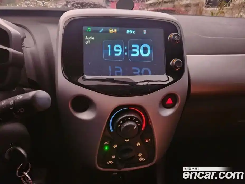 Toyota Aygo 2018 1.0 гидро в Москве № 215640, фото 7