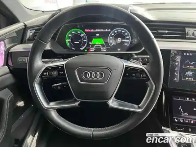 Audi Q8 e-tron 2024 гидро в Москве № 230277, миниатюра 11