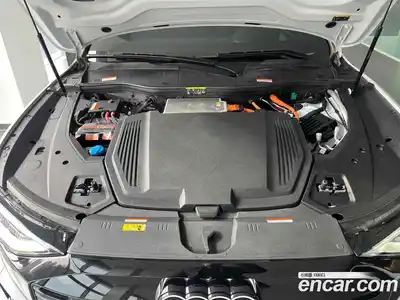 Audi Q8 e-tron 2024 гидро в Москве № 230277, миниатюра 5