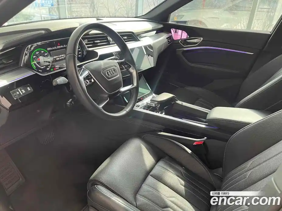 Audi Q8 e-tron 2024 гидро в Москве № 230277, фото 9