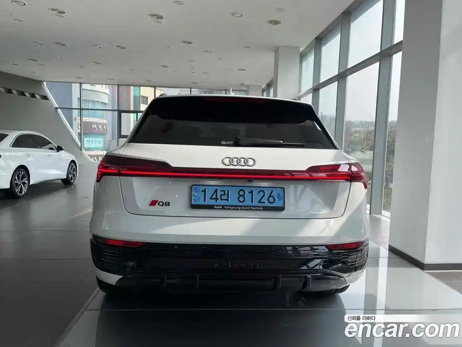 Audi Q8 e-tron 2024 гидро в Москве № 230277, фото 10