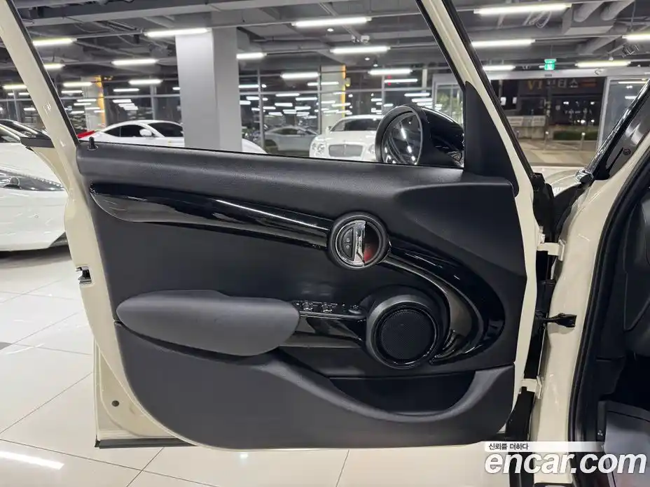 Mini Cooper 2017 1.5 гидро в Москве № 1622276, фото 8