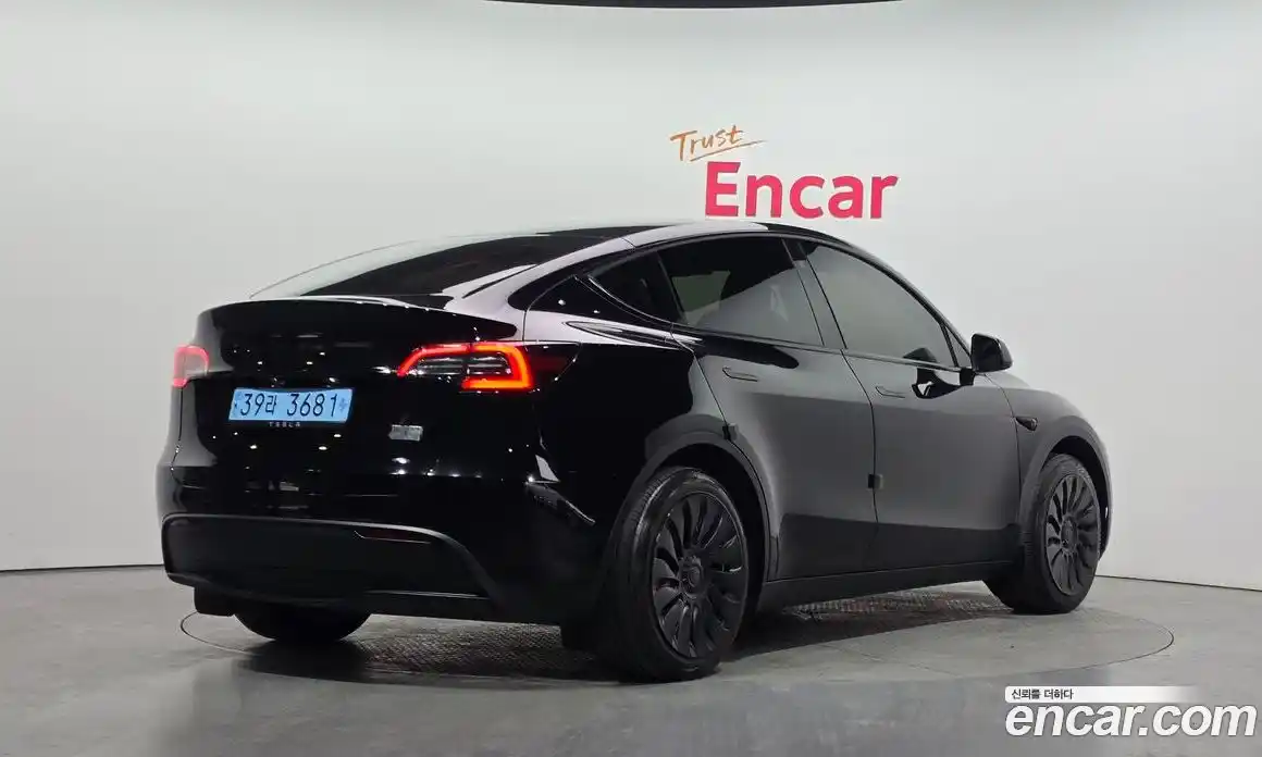 Tesla Model Y 2023 0.2 гидро в Москве № 1622512, фото 2